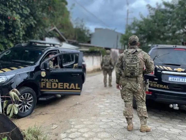 PF prende oito em operação contra tráfico internacional de drogas