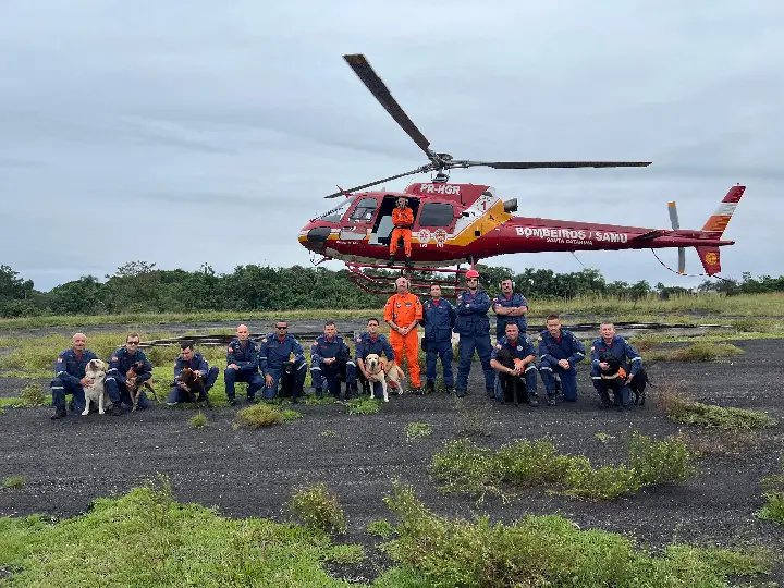 Cadela Zaara e sargento De Souza participam de simulado de resgate em Florianópolis