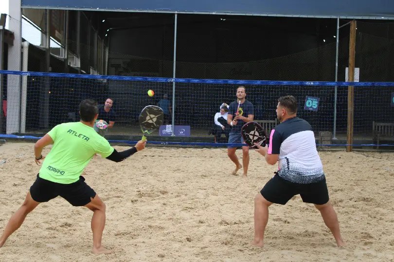 Disputas dos Comunitários de Brusque iniciam com o Beach Tennis