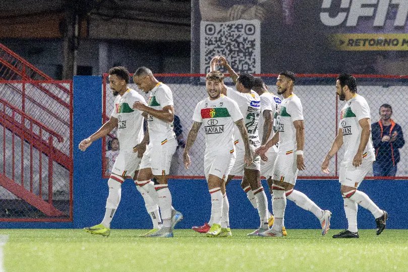 Brusque vence em casa e chega à vice-liderança da Série C