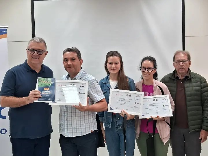 (VÍDEO) Sindilojas apresenta pesquisa e premia vitrines de Páscoa 2025