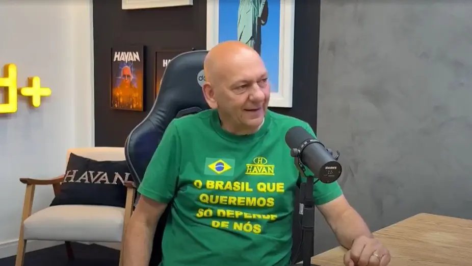 Podcast do Véio, do empresário Luciano Hang, é sucesso de audiência