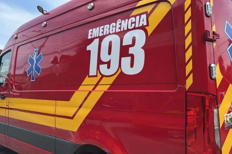 Homem sofre fraturas após cair de telhado no Guarani