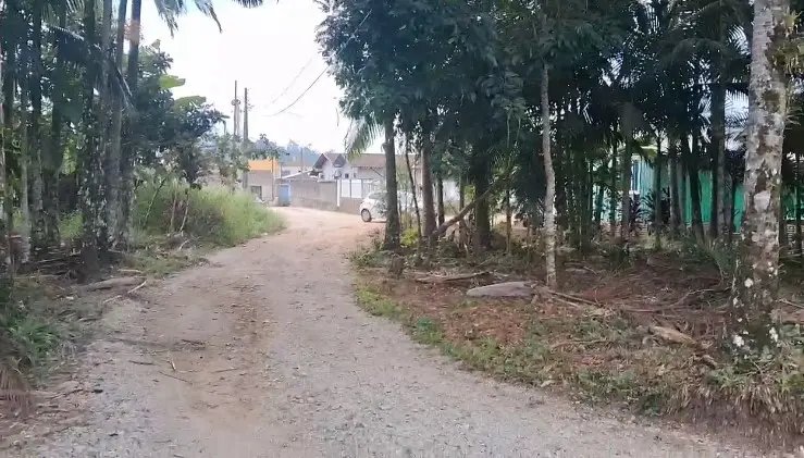 (VÍDEO) Morador cobra melhorias em rua sem nome e sem iluminação pública
