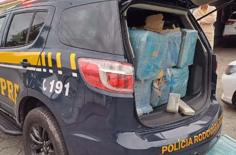 Homem tenta fugir de abordagem e acaba preso com mais de 300 kg de maconha