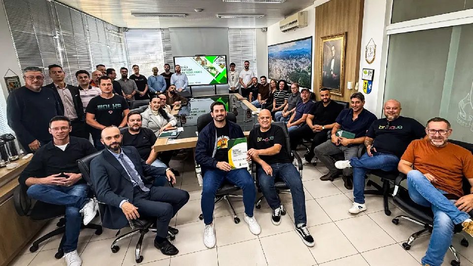 Prefeitura realiza primeira Avaliação Geral Mensal e assina Contratos de Gestão com secretários