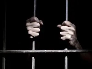 Homem é condenado a 29 anos de prisão por tentar matar a irmã em SC