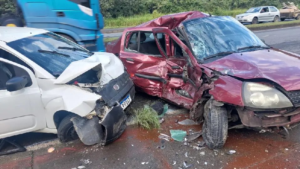 Três pessoas ficam feridas em acidente de trânsito em SC