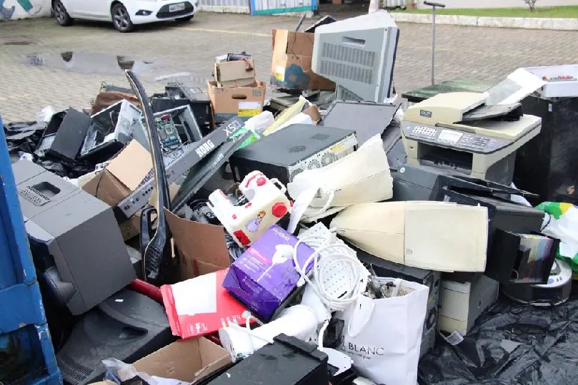 Dia D Ecoponto recolhe mais de 800 quilos de lixo eletrônico, pilhas e baterias