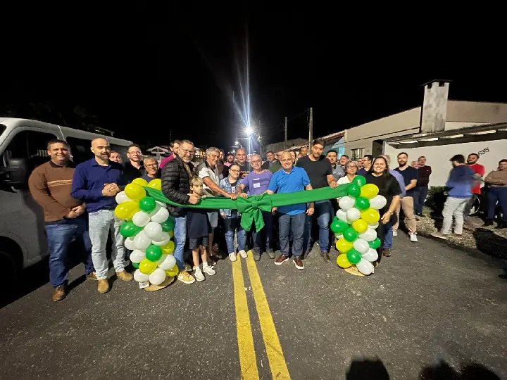 Moradores da Valentin Veneri comemoram inauguração da pavimentação asfáltica