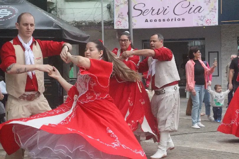 CDL celebra 56 anos com edição especial do Sábado Fácil na Praça Barão