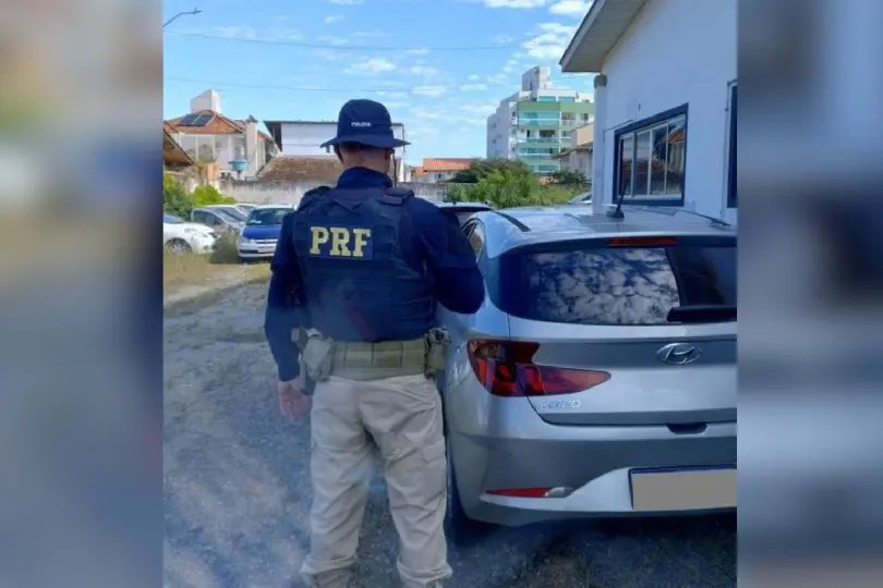 PRF intercepta veículo com placas clonadas na BR-101