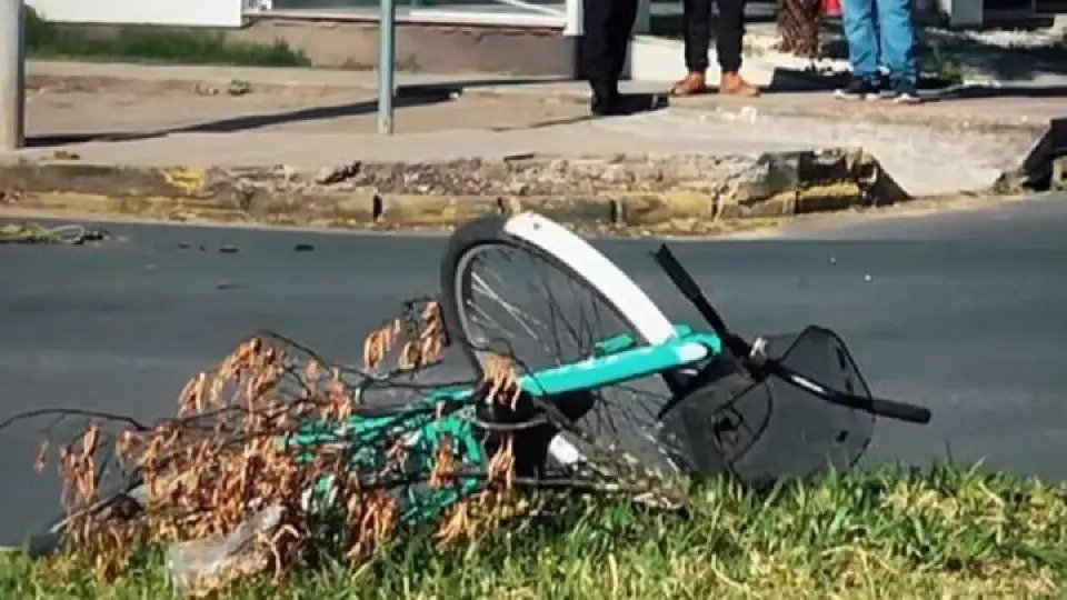 Ciclista morre atropelada por caminhão em SC