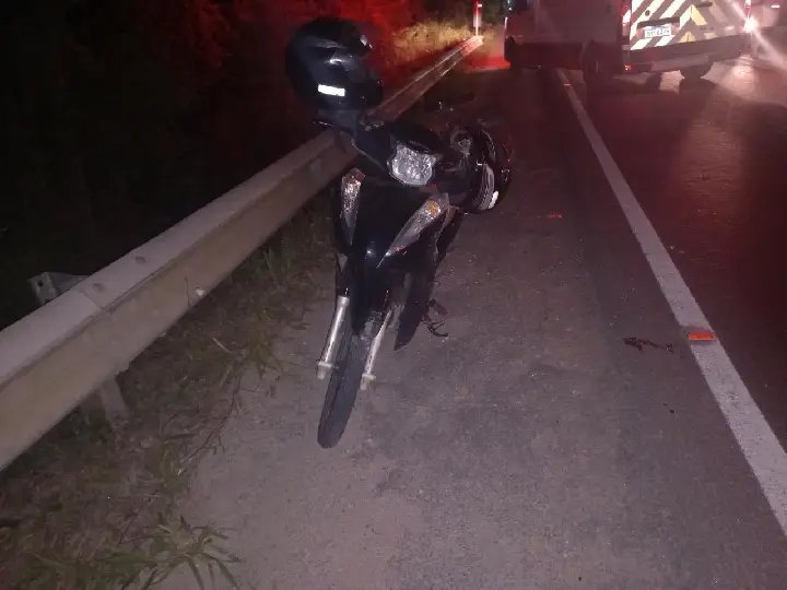 Mãe e filha ficam feridas após queda de moto na Ivo Silveira 