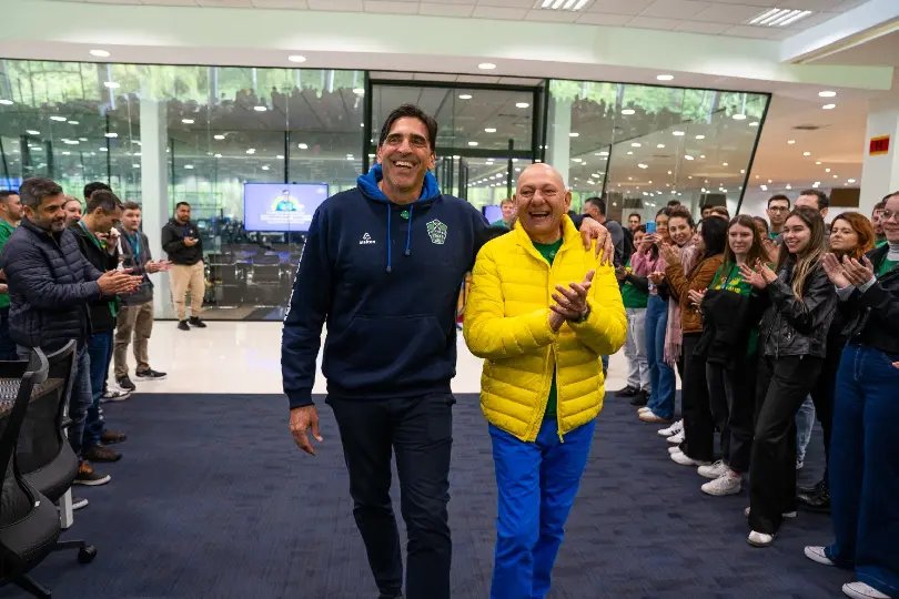 Bicampeão olímpico visita Havan e inspira colaboradores