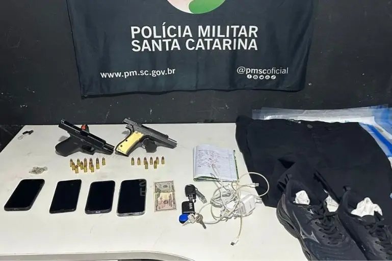 Roubo, perseguição e tiros: PM prende dupla após ação criminosa