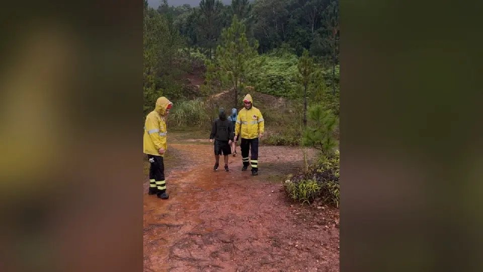 Homens são resgatados após se perderem em trilha no Pico da Teta