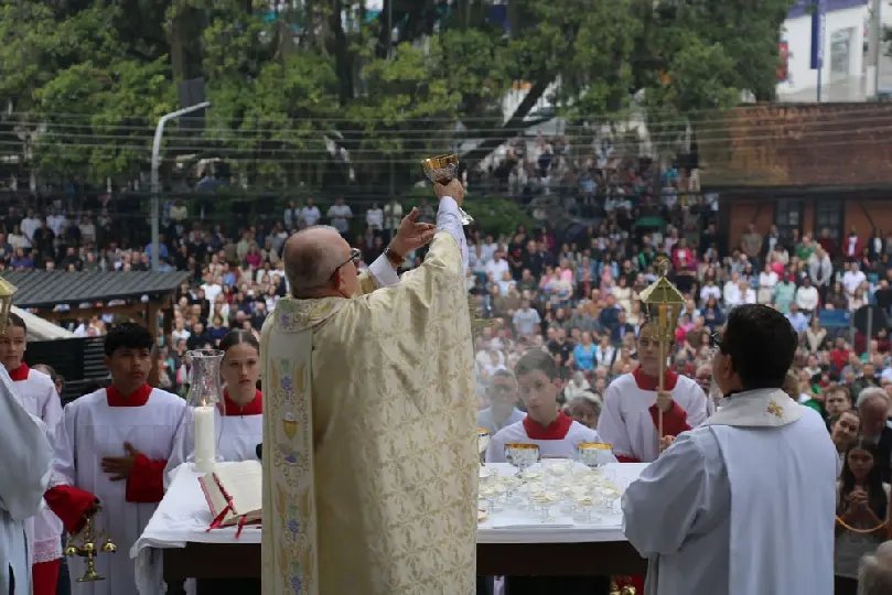 Mais de 3 mil participam da solenidade de Corpus Christi em Brusque