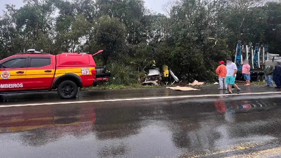 Três pessoas morrem em grave acidente na BR-470