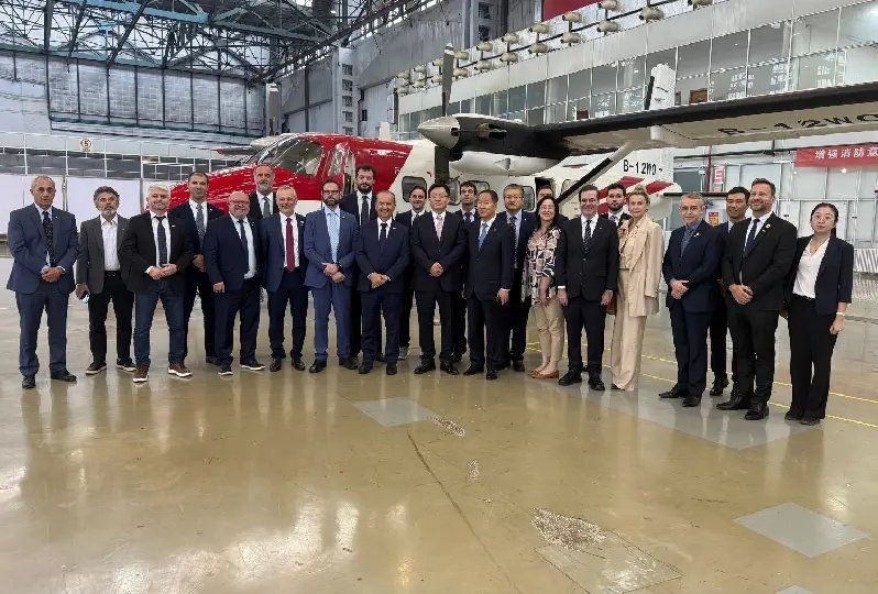 Jorginho visita fábrica na China e negocia polo aeronáutico para SC