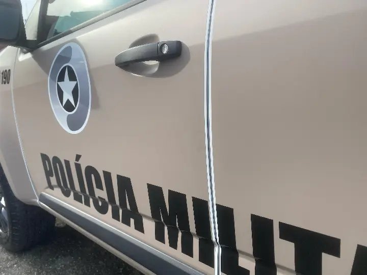 Mulher é presa após esfaquear companheiro durante briga