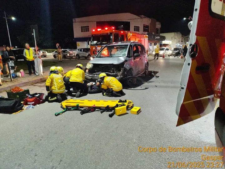 Homem fica ferido após colisão entre moto e carro