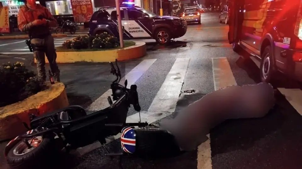 Condutor de ciclomotor morre após queda durante a madrugada