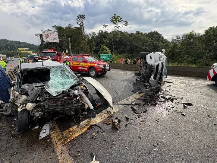 Tragédia na BR-101: mulher morre e criança é socorrida com ferimentos graves