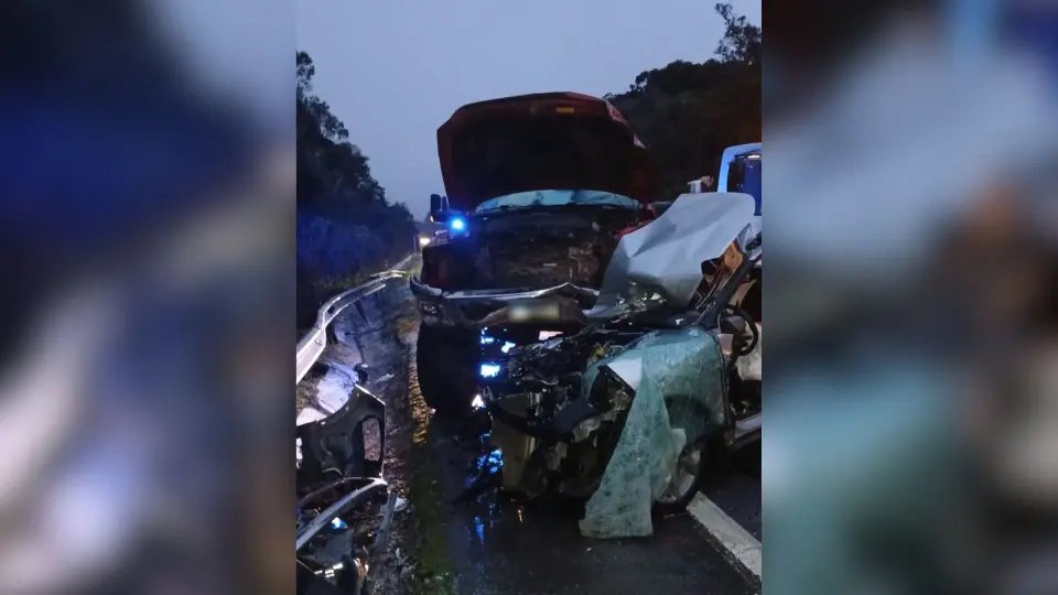Homem morre e crianças ficam feridas após batida entre carro e caminhonete