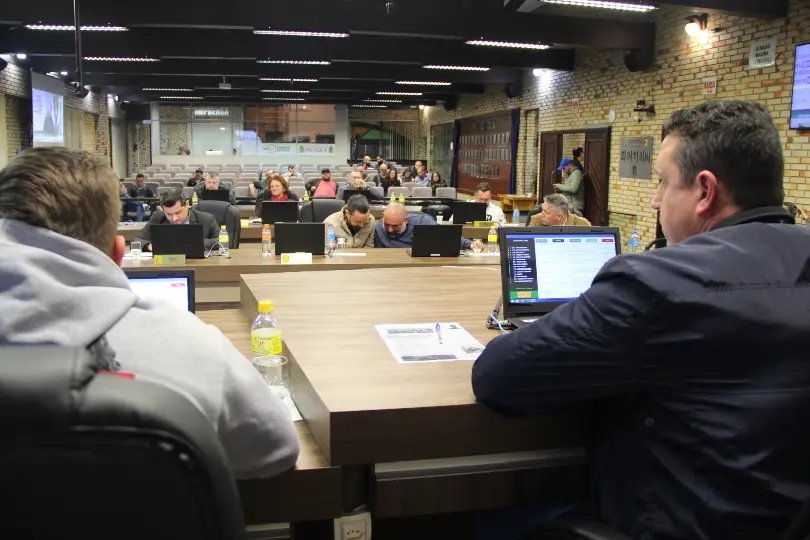 (VÍDEO) Câmara mantém veto de prefeito a projeto sobre pagamento de tributos via Pix