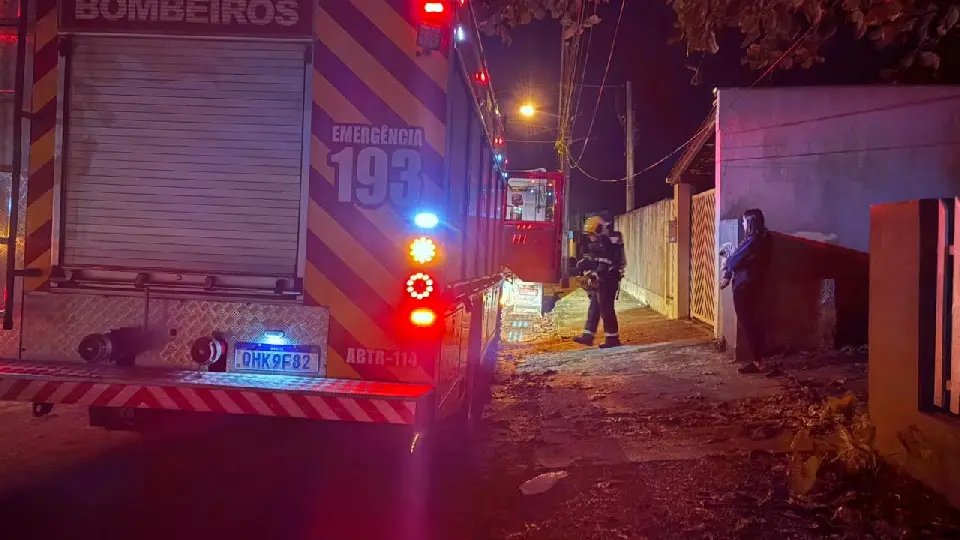 Princípio de incêndio mobiliza Bombeiros no bairro Limeira 