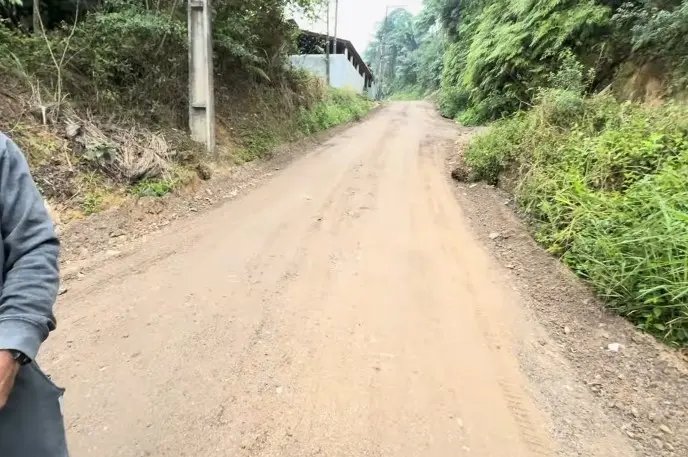 (VÍDEO) Morador cobra solução definitiva para rua no bairro São Pedro