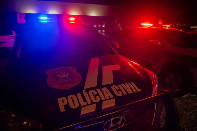 Homem que engravidou a própria filha duas vezes é preso em SC