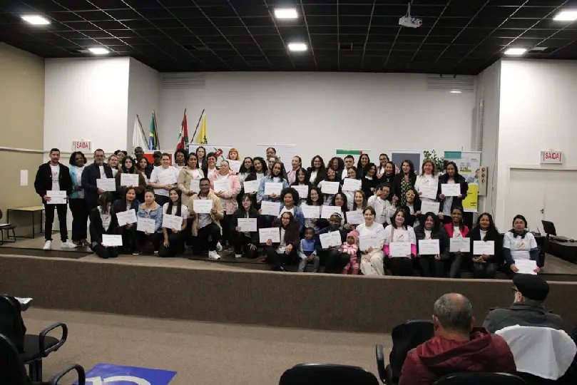 Escola de Costura da AmpeBr forma mais de 60 novos profissionais
