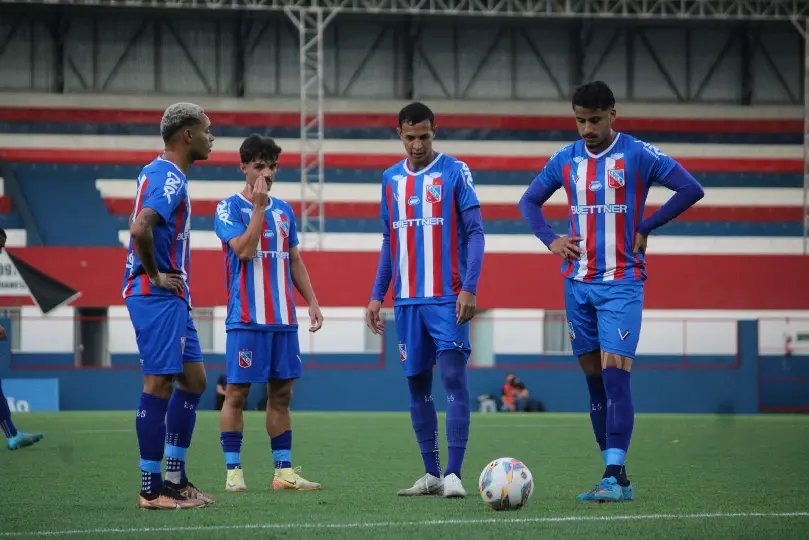Com gol de falta, Carlos Renaux vence o Blumenau e sobe na tabela da Série B