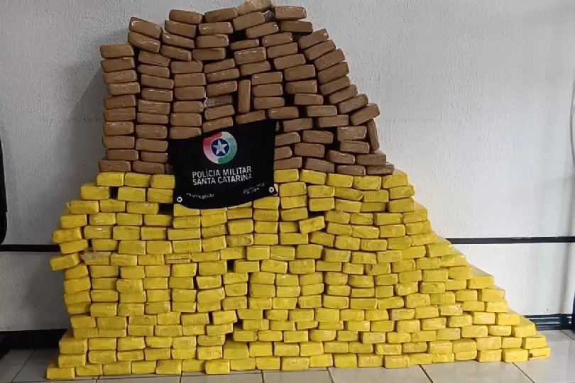 Polícia prende casal em motel com quase 200 quilos de maconha