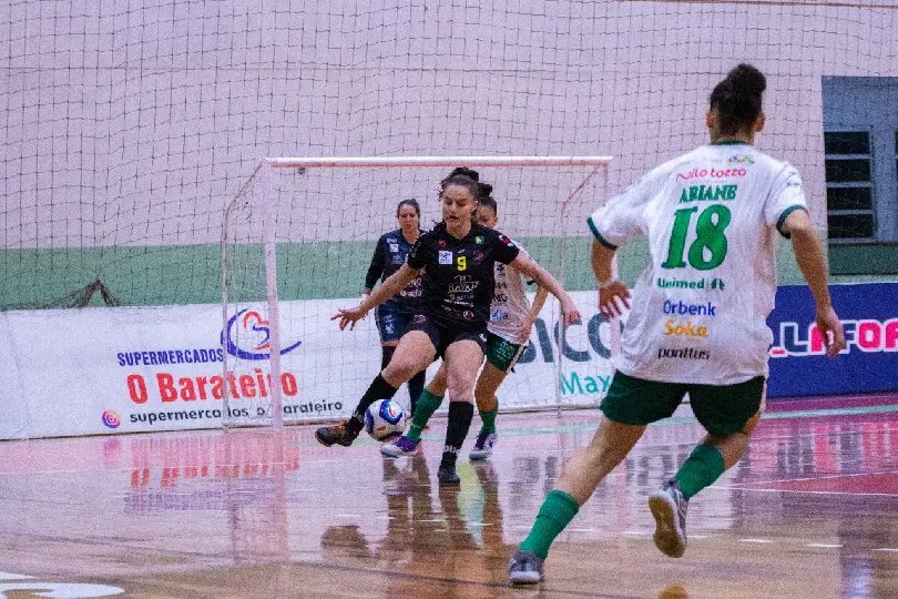 Barateiro e Female empatam pela Liga Feminina de Futsal