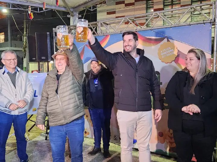 Contagem regressiva para a 38ª Fenarreco começa com festa na praça Barão de Schneeburg