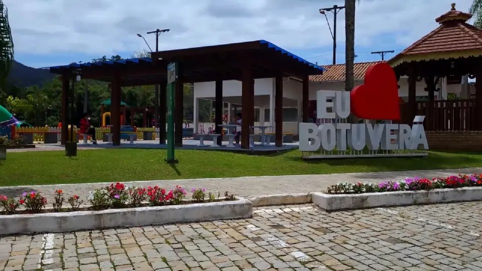 Prefeitura de Botuverá abre processo seletivo com vagas em diversas áreas