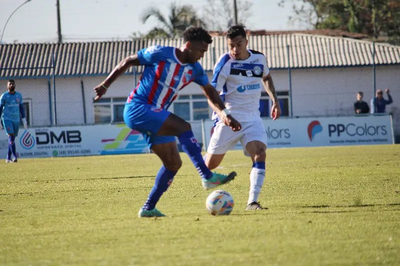 Renaux perde para o Tubarão com gol de pênalti nos acréscimos