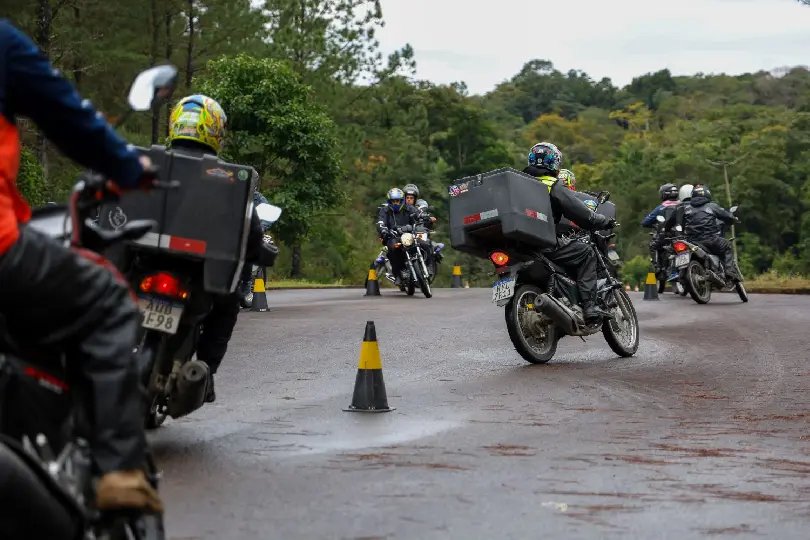 Curso gratuito do Detran ajuda motofretistas a trabalharem dentro da lei