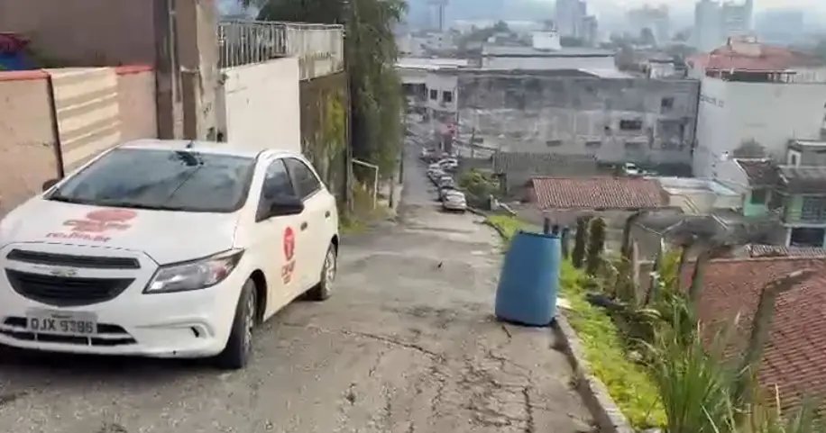 (VÍDEO) “A rua está abandonada”: buraco e rachaduras preocupam moradores no Nova Brasília