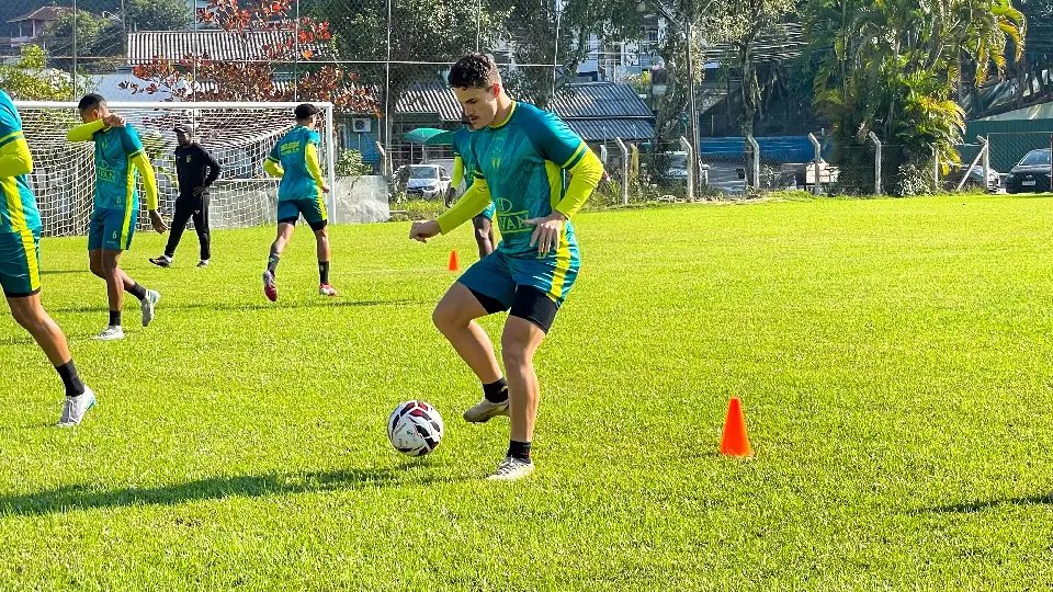 Brusque FC realiza treino técnico e tático no CT do América