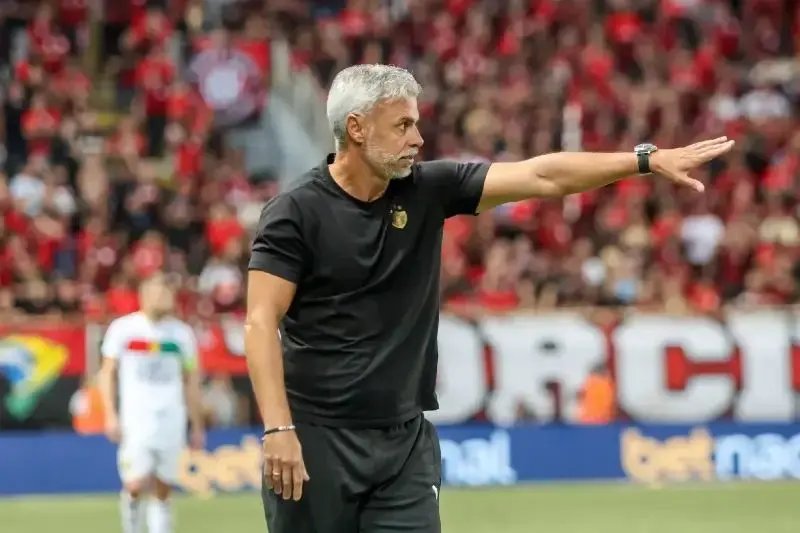 Filipe Gouveia não é mais técnico do Brusque