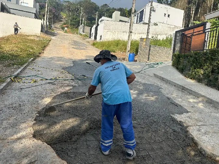 Via de concreto no Guarani é recuperada após rompimento de tubulação