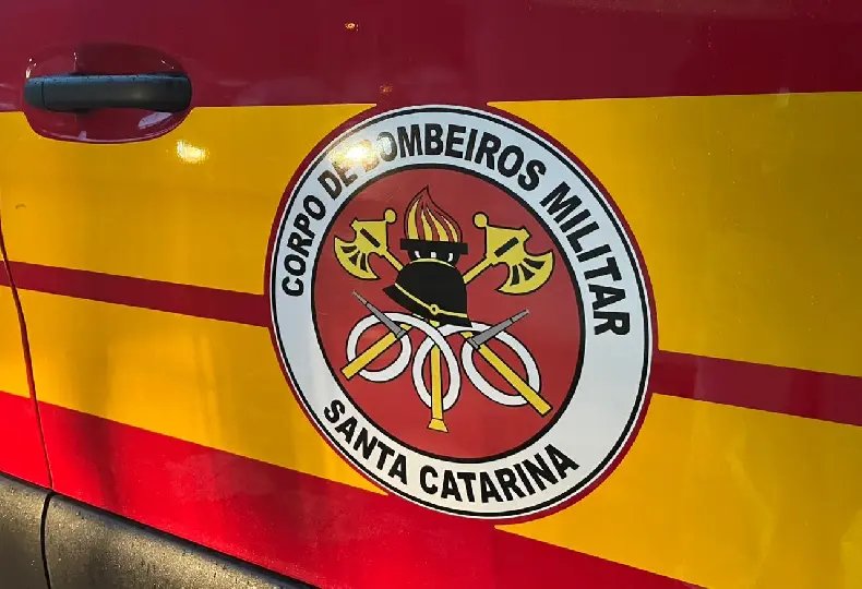 Motociclista fica ferido após colisão com carro no bairro São Pedro