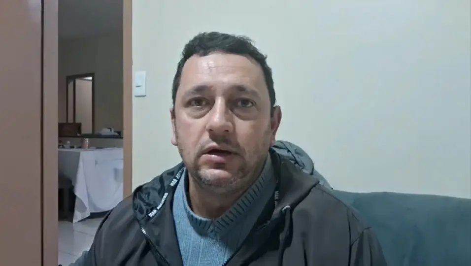 (VÍDEO) Morador faz Rifa Solidária para ajudar pai tetraplégico 