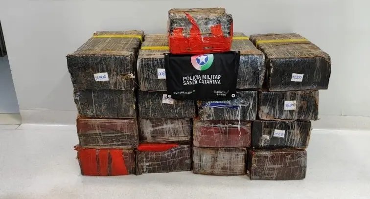 Jovem de 20 anos é pego com quase 400 kg de maconha em SC