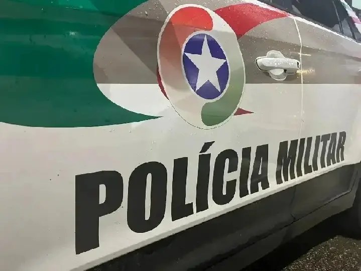 Jovem é assaltado por trio armado no Centro de Ilhota