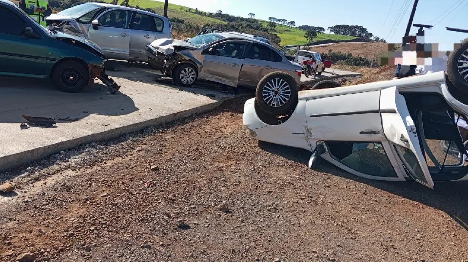 Sete Pessoas atendidas após colisão envolvendo cinco carros